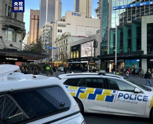 以全国第一的成绩考入北京电影学院的吴磊不忘叮嘱粉丝要好好学习，并表示在大学期间他也会好好学习，今后继续接好戏，成为一个好演员，引发现场粉丝高呼;你已经是个好演员了！